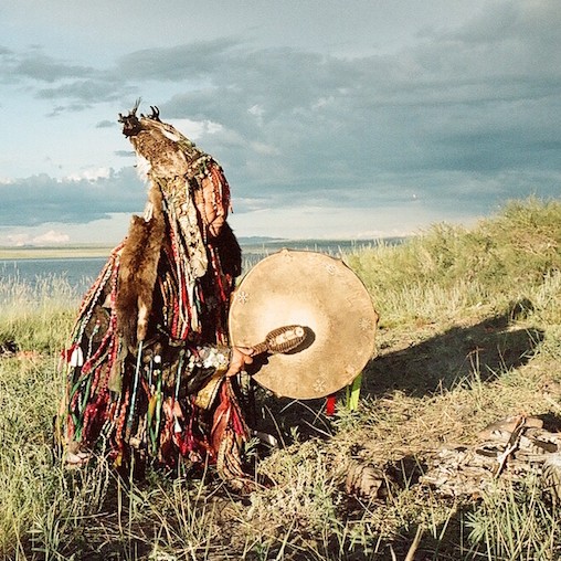 female-shaman-in-russia-tk-1454070041.jp